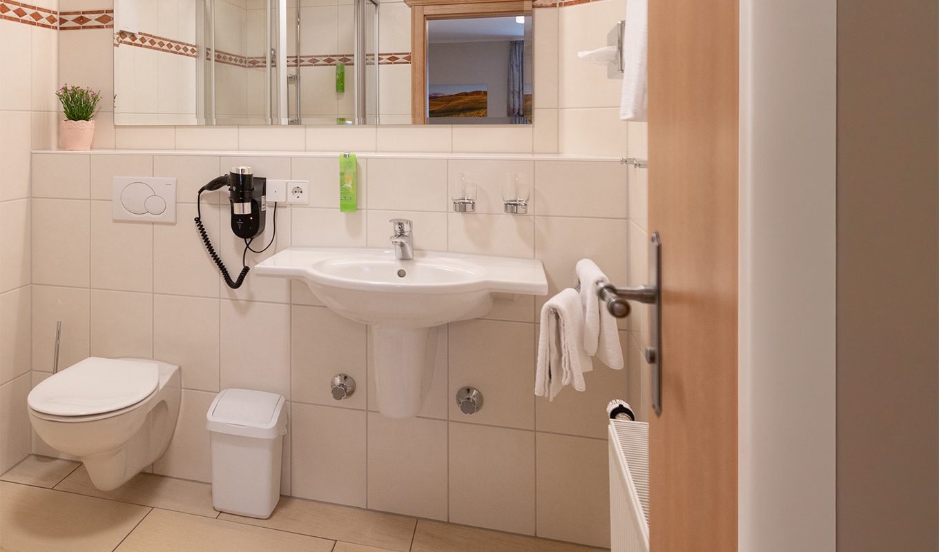 gasthof-belchenblick-badezimmer-komfort-doppelzimmer-balkon