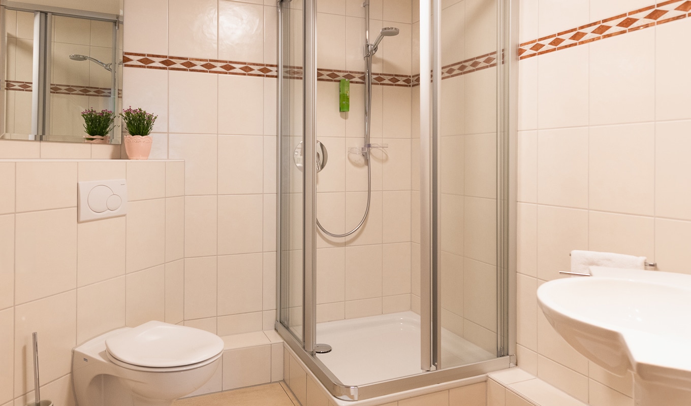 hotel-schwarzwald-komfort-doppelzimmer-badezimmer-gasthof-belchenblick